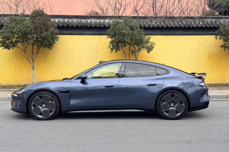 Used Xiaomi Auto SU7 2024 Four-Wheel Drive Ultra-Long Range Advanced Intelligent Driving Max Edition