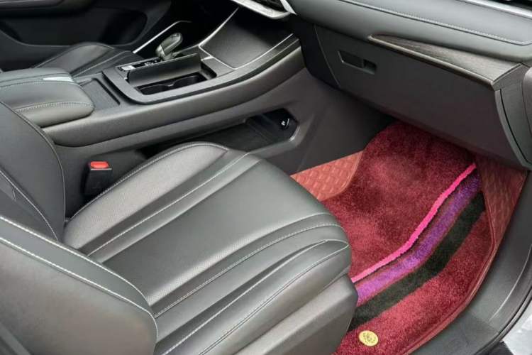 Used Venucia V 2021 260T Idol Edition
