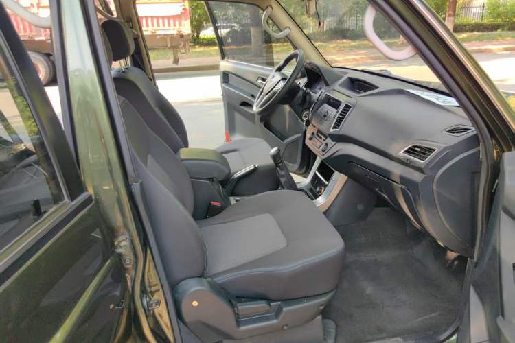 Used Leopaard Q6 2015 2.4L Manual Two-Wheel-Drive Elite Model