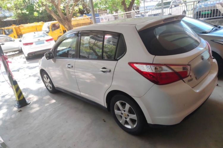 Used Venucia R50 2013 1.6L Automatic Fashion Edition
