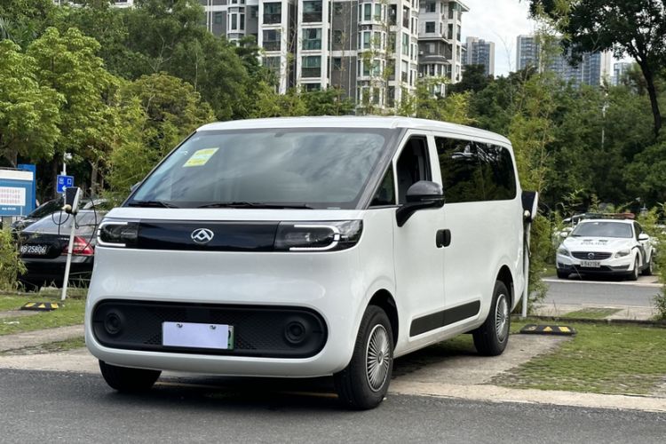 Used SAIC MAXUS Dana V1 2024 V1 Short Wheelbase Low-Roof Multi-Function Version (51 kWh)
