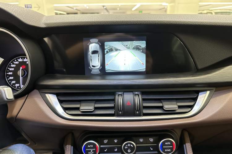 Used Alfa Romeo Stelvio 2017 2.0T 200HP Luxury Edition
