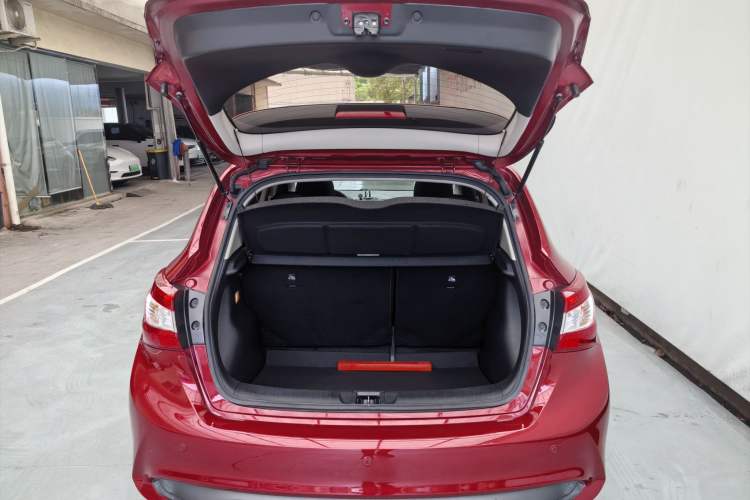 Used Nissan Tiida 2016 1.6L CVT Cool Dynamic Edition Exterior 11