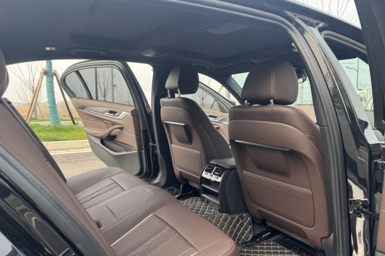 Used BMW 5 Series 2022 Second Facelift 530Li Leading Edition M Sport Package
