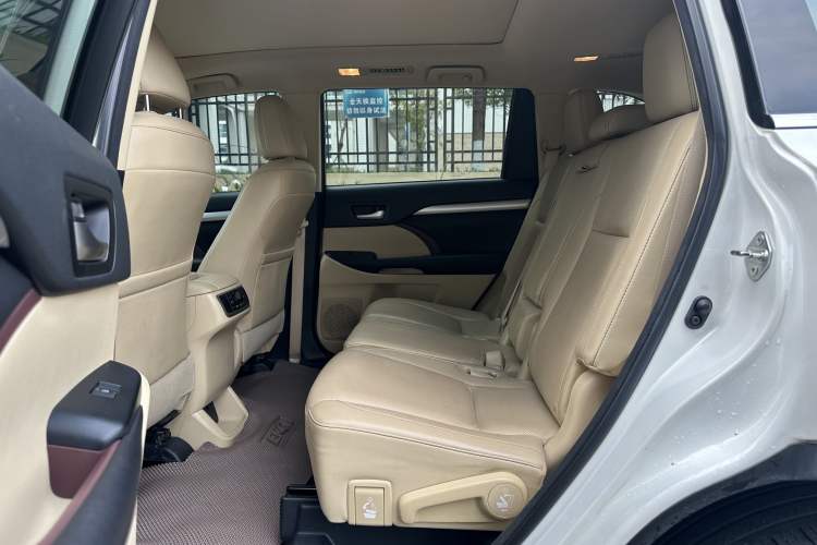 Used Toyota Highlander 2015 2.0T Two-Wheel Drive Luxury Edition 7 Seats
