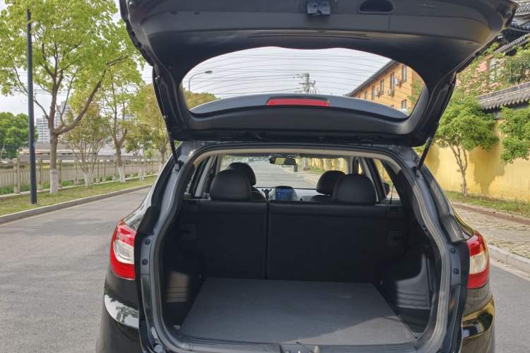 Used Hyundai ix35 2015 2.0L Automatic 2WD Smart Type China IV Trunk