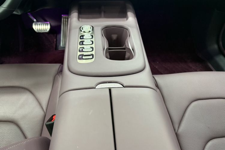 Used Xiaomi Auto SU7 2024 Four-Wheel Drive Ultra-Long Range Advanced Intelligent Driving Max Edition Interior 8