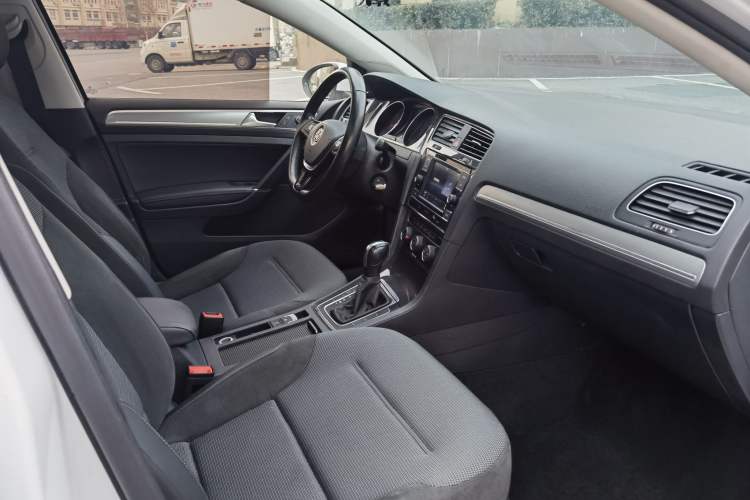 Used Volkswagen Golf 2018 230TSI Automatic Comfort Model
