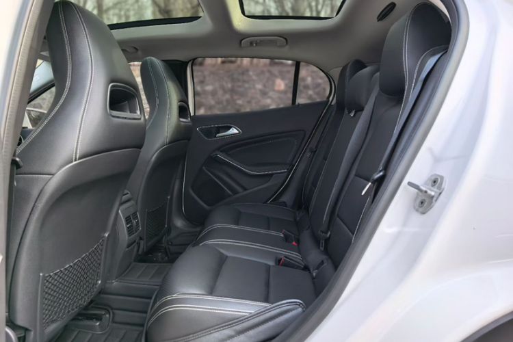 Used Mercedes-Benz GLA 2015 GLA 220 4MATIC Fashion Model Exterior 2