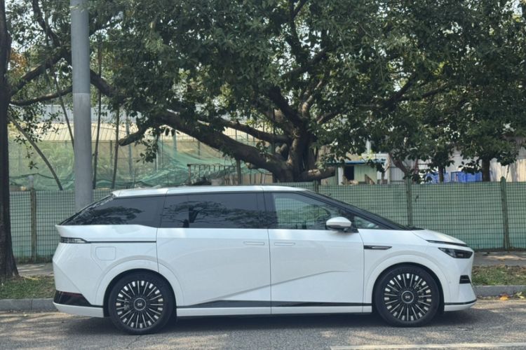 Used XPeng X9 2025 740 Ultra-Long Range Max
