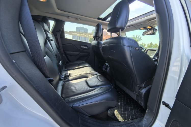 Used Jeep Cherokee 2015 2.4L Elite Edition
