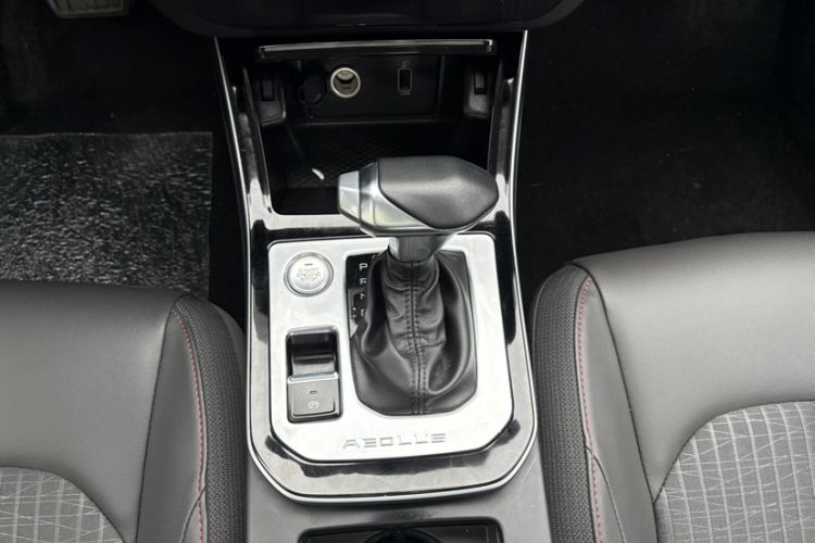 Used Dongfeng Aeolus Yixuan 2020 230T Automatic Xuan Yue Track Edition Gear Lever