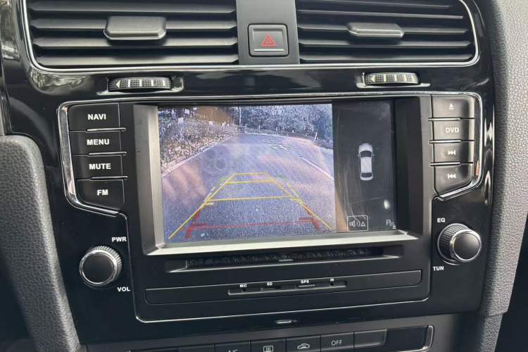 Used Volkswagen Golf 2016 1.6L Automatic Fashion Model
