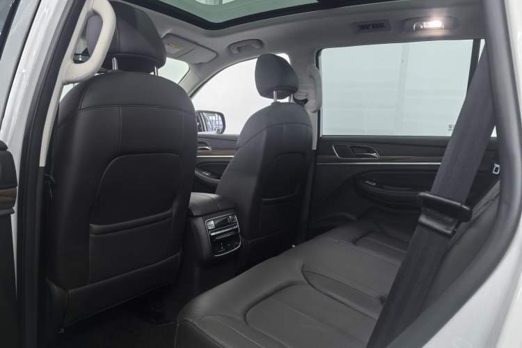 Used Roewe RX8 2018 30T Smart Connectivity Two-Wheel Drive Flagship Edition
