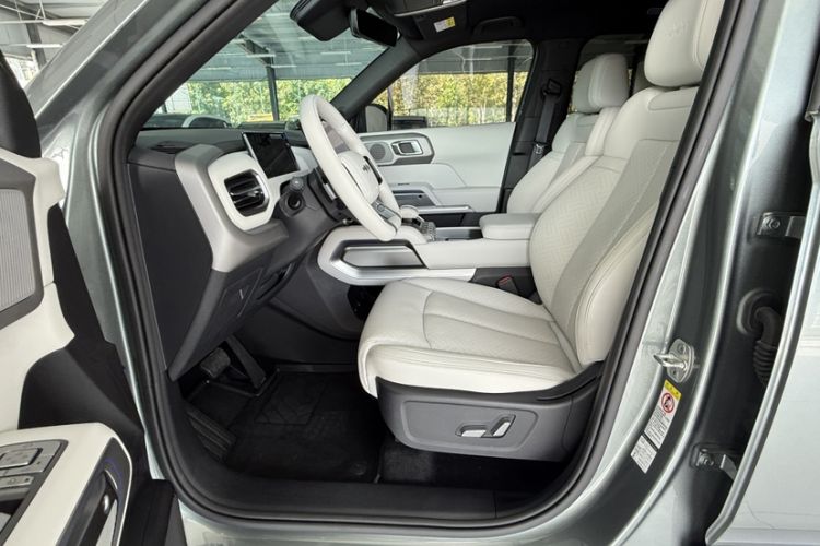 Used Formula Leopard Titanium 3 2025 501 km All-Wheel Drive Intelligent Driving Max Edition