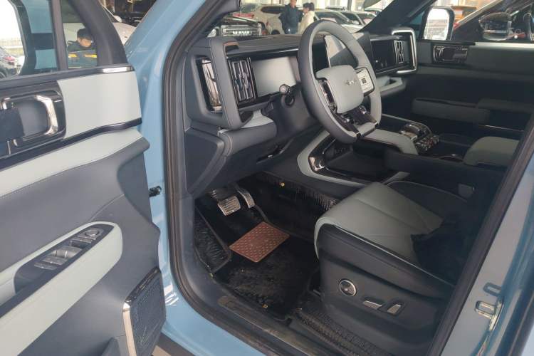 Used Formula Leopard Leopard 5 2023 Navigator Edition
