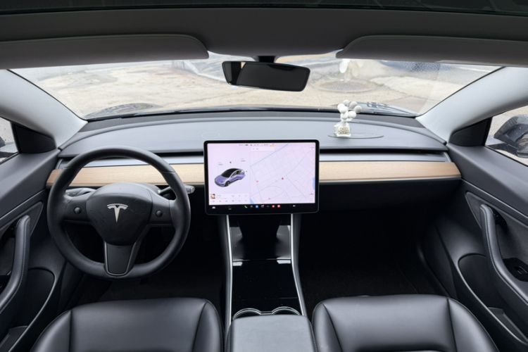 Used Tesla Model 3 2019 Standard Range Rear-Drive Upgraded Version Interior 3