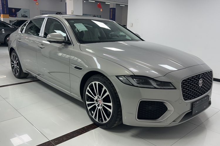 Used Jaguar XFL 2025 Model—2.0T P250, Two-Wheel Drive, Premium Luxury Edition
