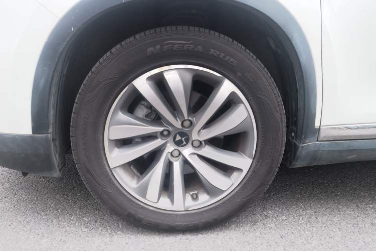 Used DS 6 2014 1.6T Luxury Edition THP160 Exterior 5