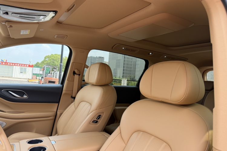 Used VOYAH Dream 2025 EV Four-Wheel Drive Prestige Kunpeng Edition