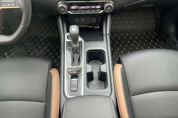 Used Nissan Sylphy 2023 1.6L CVT Black Gold Edition Gear Lever