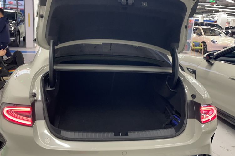 Used Xiaomi Auto SU7 2024 Four-Wheel Drive Ultra-Long Range Advanced Intelligent Driving Max Edition
