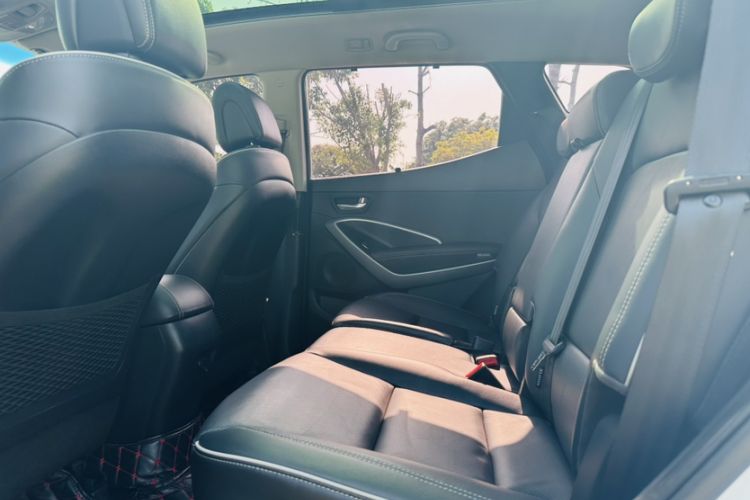 Used Hyundai Santa Fe 2017 2.0T Automatic Two-Wheel Drive Smart Version 7 Seats