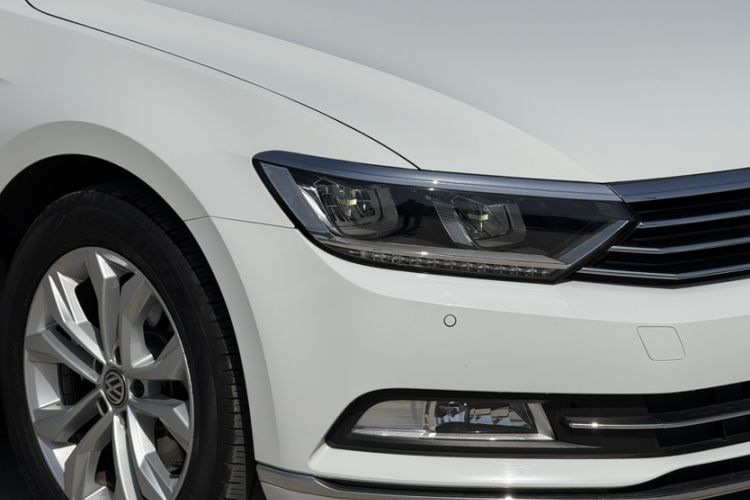 Used Volkswagen Magotan 2018 330TSI DSG Luxury Model Exterior 3