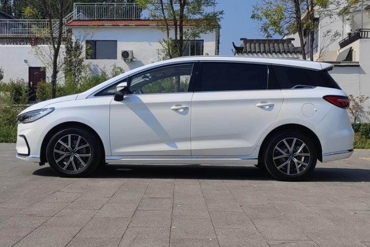 Used BYD Song MAX New Energy 2022 DM-i 105KM Prestige Model Exterior 2