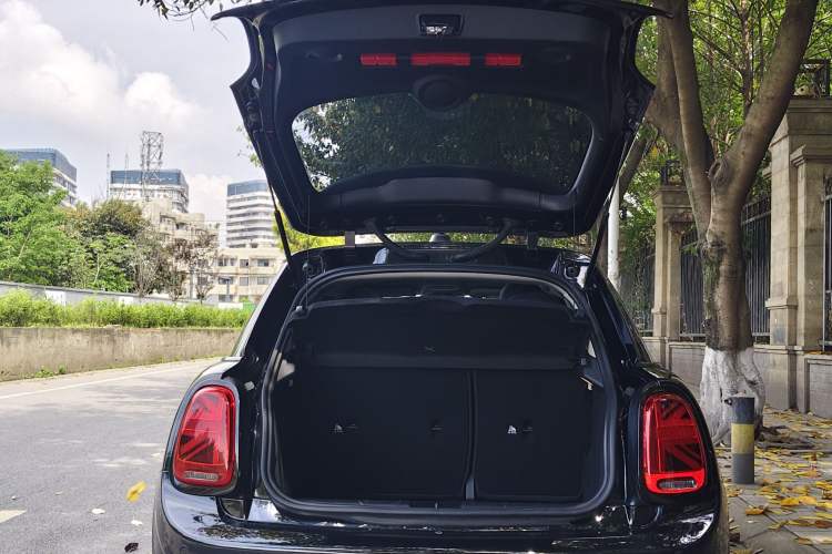 Used MINI 2021 1.5T COOPER Artist Five-Door Edition Trunk