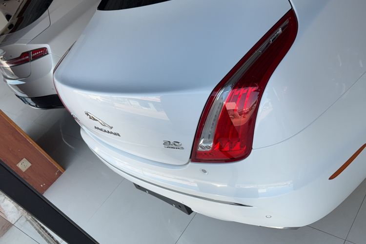 Used Jaguar XJ 2015 XJL 3.0 SC Four-Wheel Drive Panoramic Business Edition
