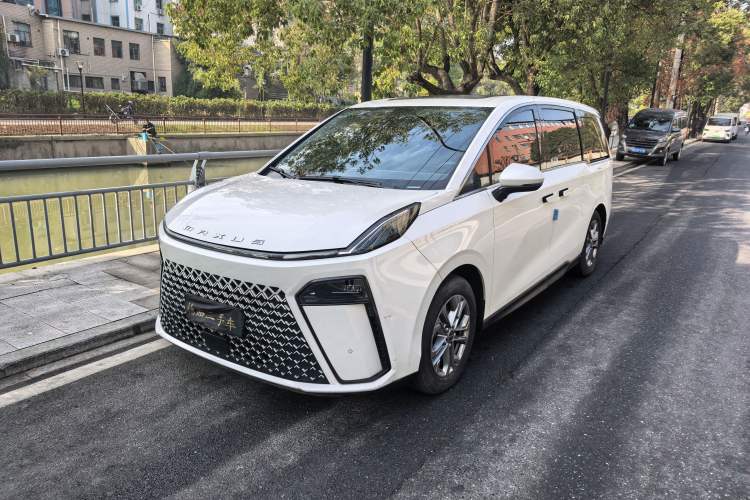 Used SAIC MAXUS G70 2024 2.0T Automatic Luxury Edition 7 Seats
