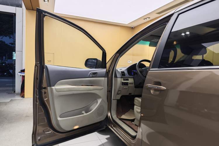 Used BYD M6 2013 2.4L Automatic Luxury Model
