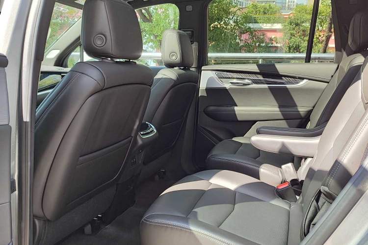 Used Cadillac XT6 2022 2.0T Six-Seater Four-Wheel Drive Luxury Version
