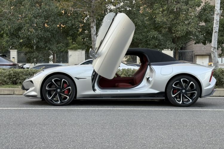 Used MG Cyberster 2024 520 km Legendary All-Wheel-Drive Version
