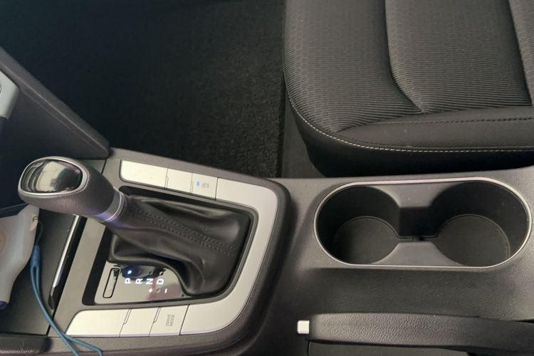 Used Hyundai Elantra (6th Generation / Lingdong) 2016 1.6L Automatic ZhiXuan – Elite Version Interior 4