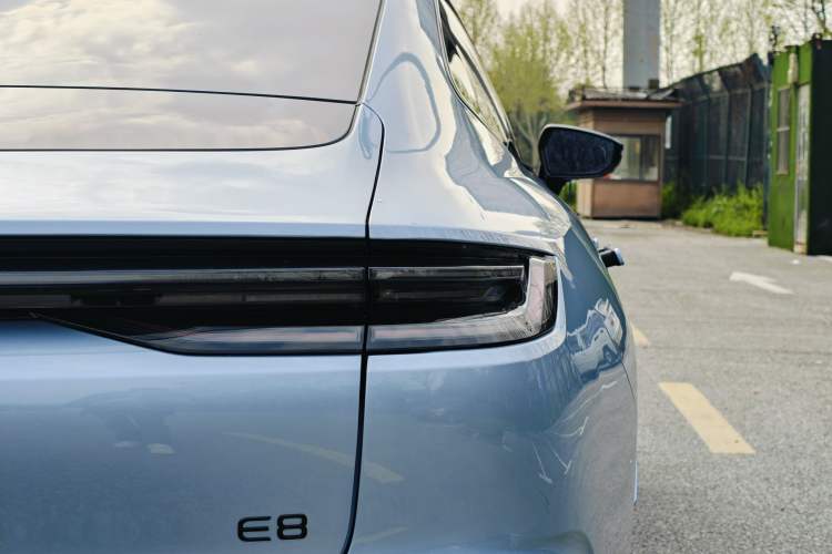 Used Geely Galaxy E8 2025 620 km All-Wheel Drive Starship LiDAR-Enabled Intelligent Driving Version
