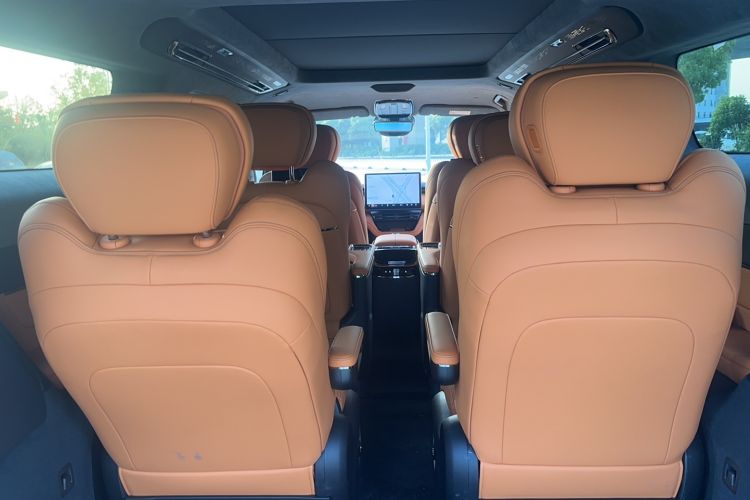 Used Geely Galaxy LEVC L380 2024 140-Degree 6-Seater All-Wheel-Drive Ultra