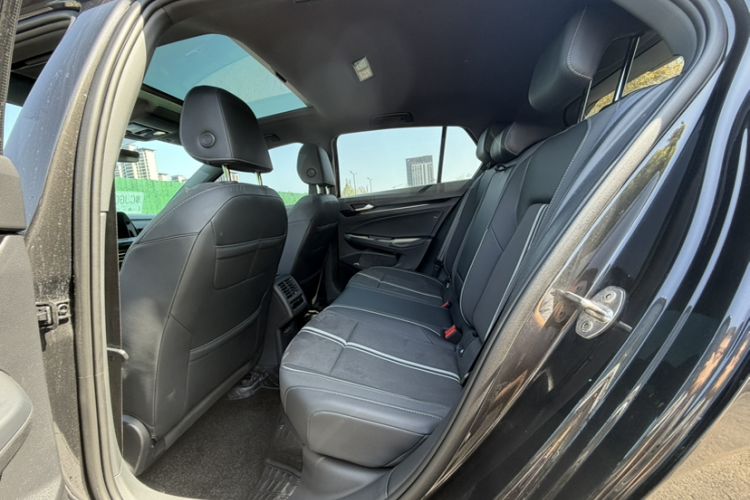 Used Volkswagen Golf 2023 Facelift 280TSI DSG R-Line Lite Interior 3