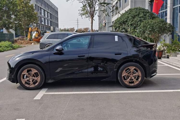 Used Lynk & Co Z20 2025 530 km Range Rear-Wheel Drive Pro
