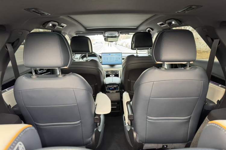 Used BYD Tang New Energy 2022 EV 730KM Luxury Model Interior 10