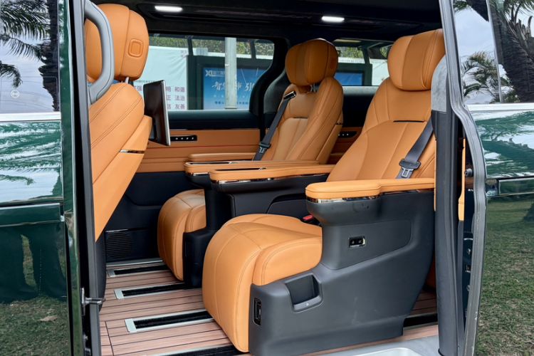 Used Geely Galaxy LEVC L380 2025 805 km Flagship Version All-Wheel Drive Interior 8