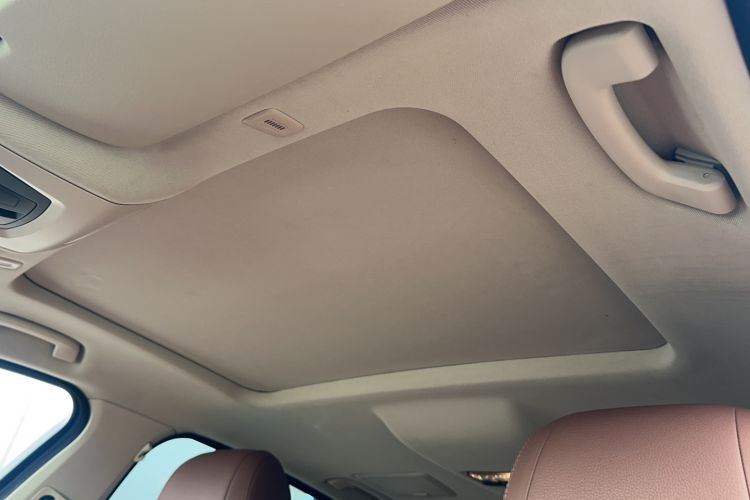 Used BMW 5 Series 2014 525Li Leading Model
