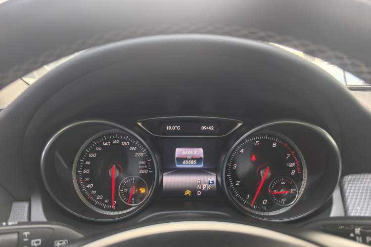 Used Mercedes-Benz GLA 2017 GLA 220 4MATIC Fashion Model Odometer Close Up