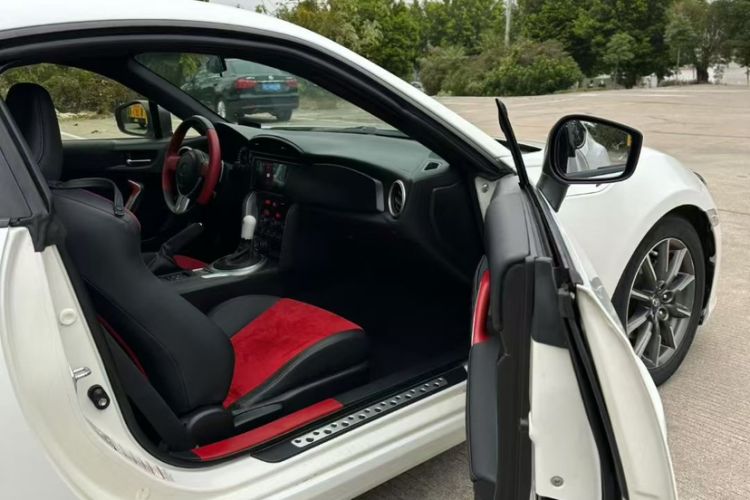 Used Toyota 86 2013 2.0L Automatic Luxury Version