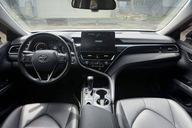 Used Toyota Camry 2021 2.0G Luxury Edition
