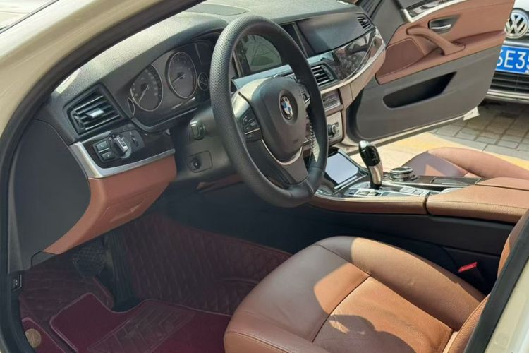 Used BMW 5 Series 2014 535Li Leading Model Interior 1
