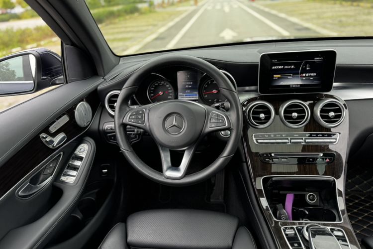 Used Mercedes-Benz GLC 2017 GLC 260 4MATIC Luxury Model