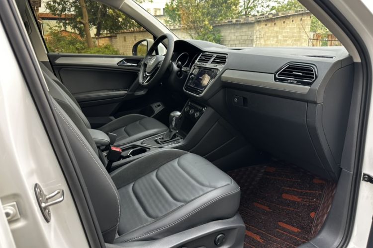 Used Volkswagen Tiguan L 2019 330TSI Automatic Two-Wheel Drive Smart Luxury Version China VI Standard Interior 2