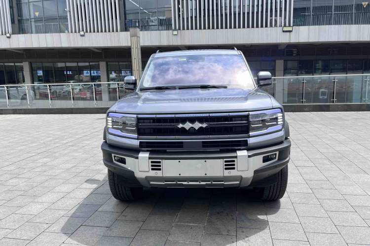 Used Formula Leopard 5 2023 Navigator Edition
